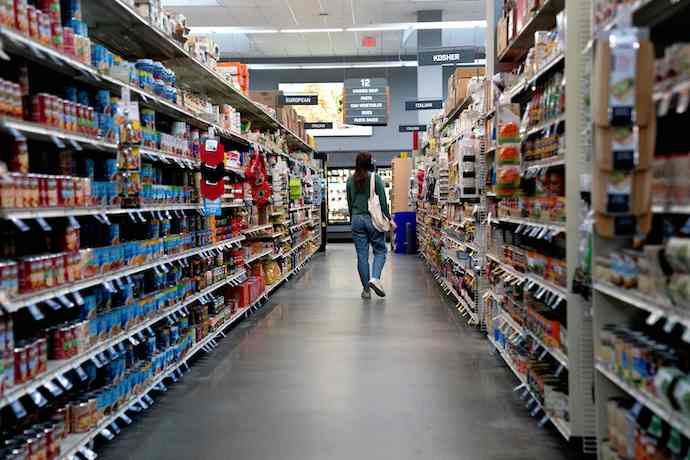 Розничные продажи в РФ в сентябре замедлили рост до 1,8%